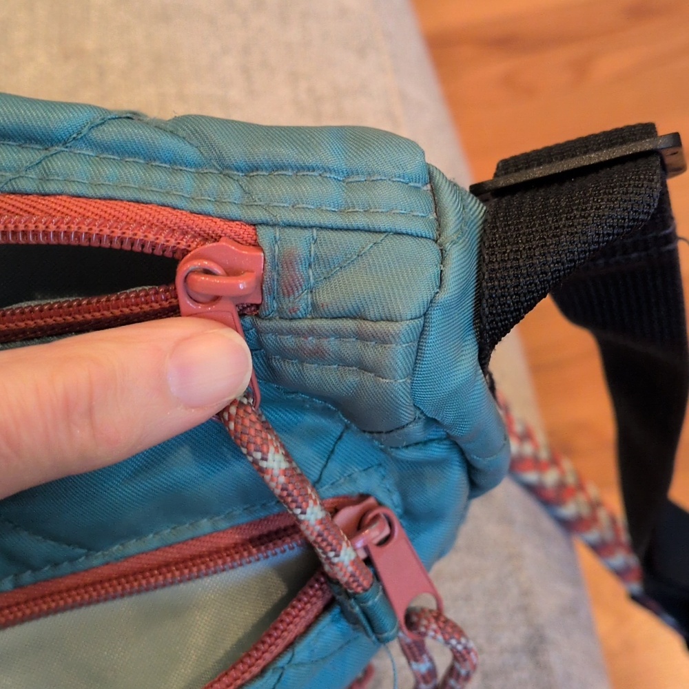 Kavu Uptown Puff Blue Spruce Quilted Teal Cross-body Bag with Rust Zippers - Picture 13 of 15